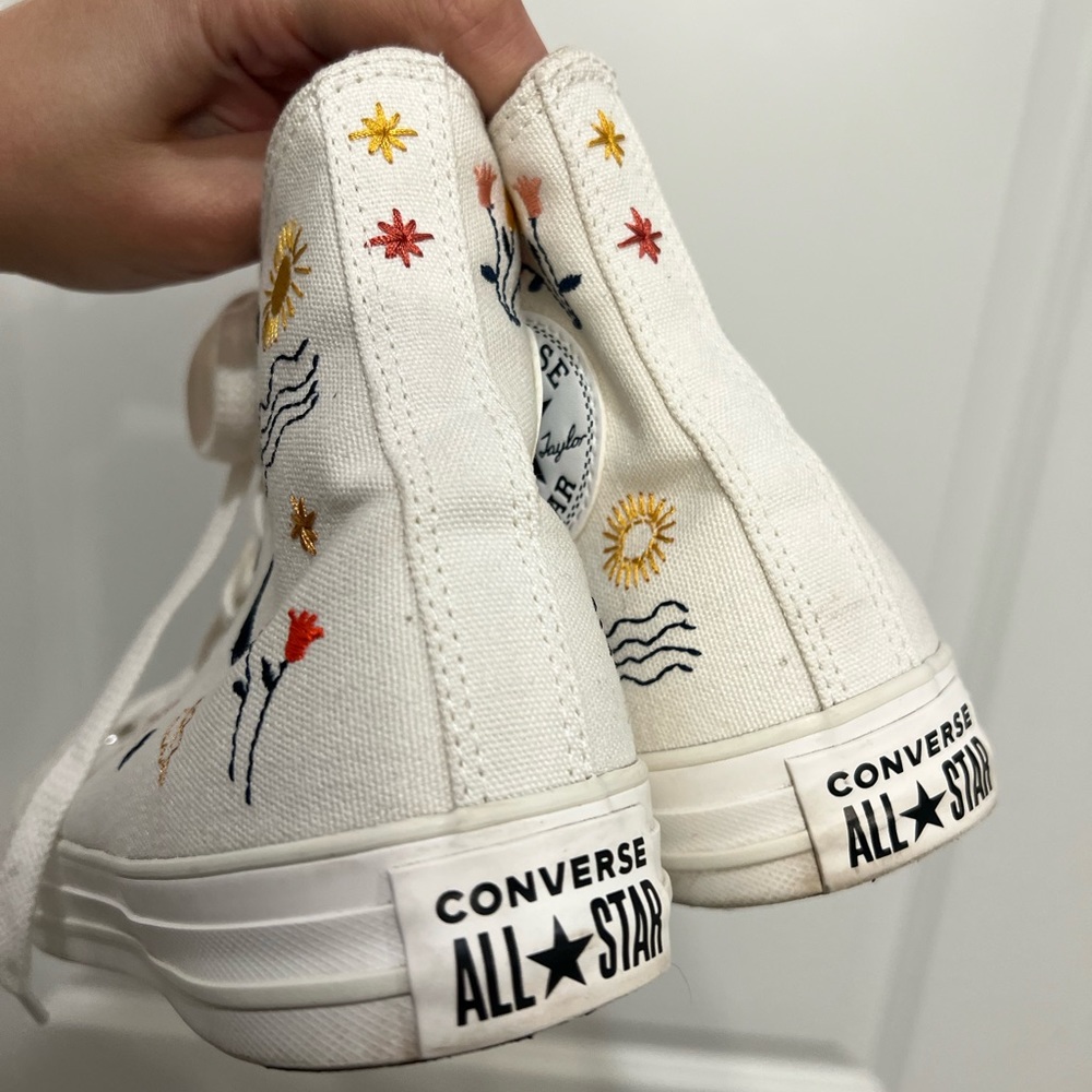 Converse Chuck Taylor All Star Hi Women's Wander Embroidered Sneakers in Size 9. - Picture 4 of 8